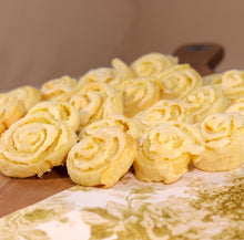 Load image into Gallery viewer, Rose Cookies